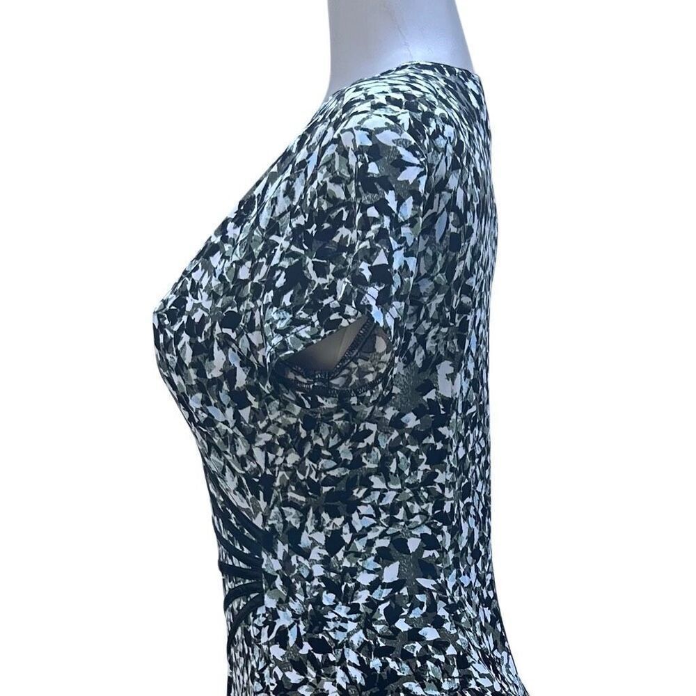 Connected Faux Wrap Dress Women's 10P Short Sleeve Abstract V-Neck Knee Length - Picture 11 of 16